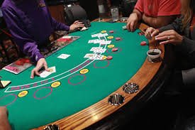 Filipino player enjoying pub777 Live Casino baccarat on mobile phone